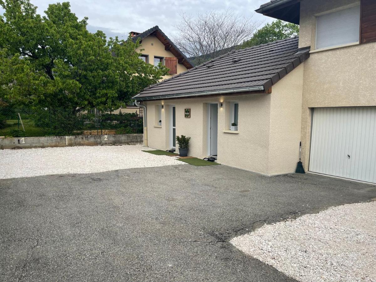 Jardin Prive 2 Bed & Breakfast La Ravoire Exterior photo